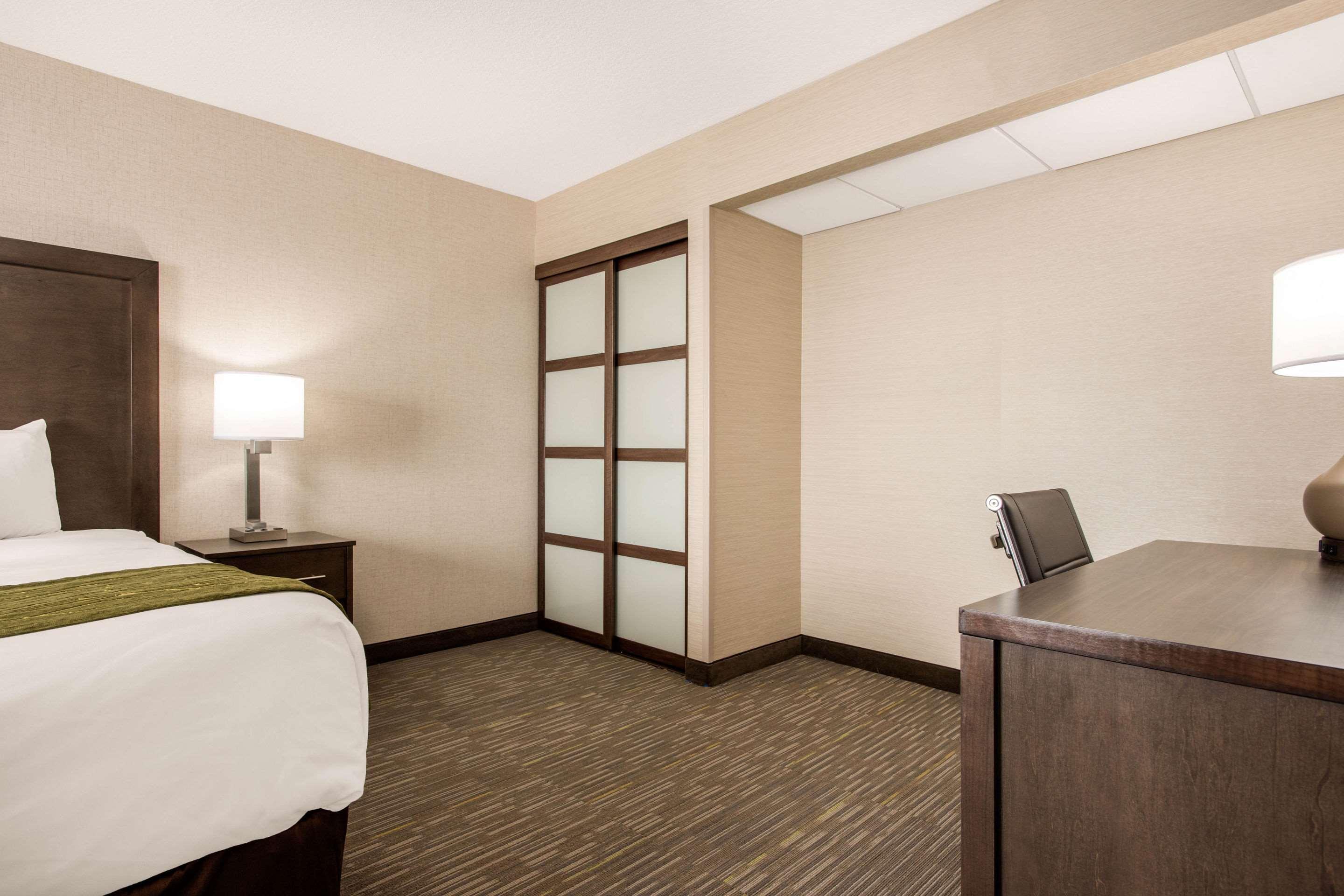 Comfort Inn & Suites Red Deer Zewnętrze zdjęcie